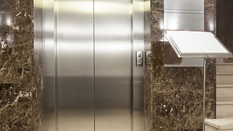 六盘水电梯公司讲解电梯变频器的维护方法